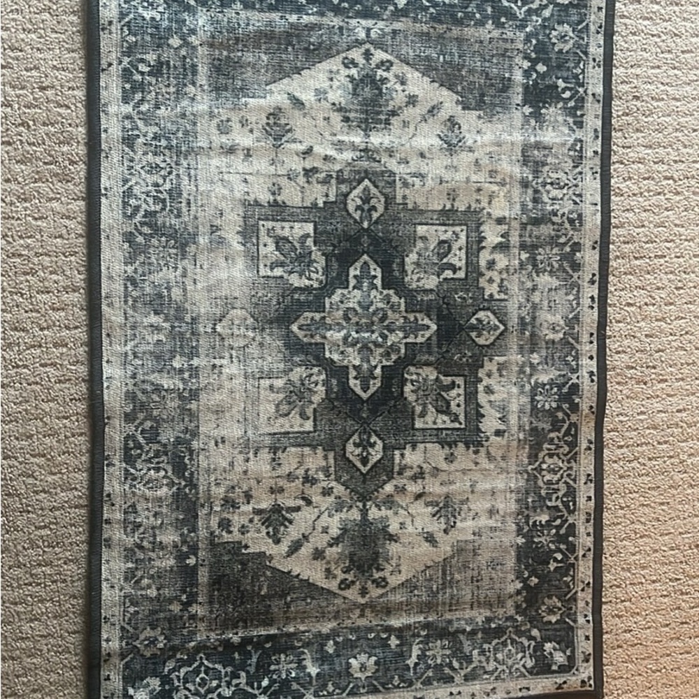 Vintage Style Area Rug in Gray and Cream
